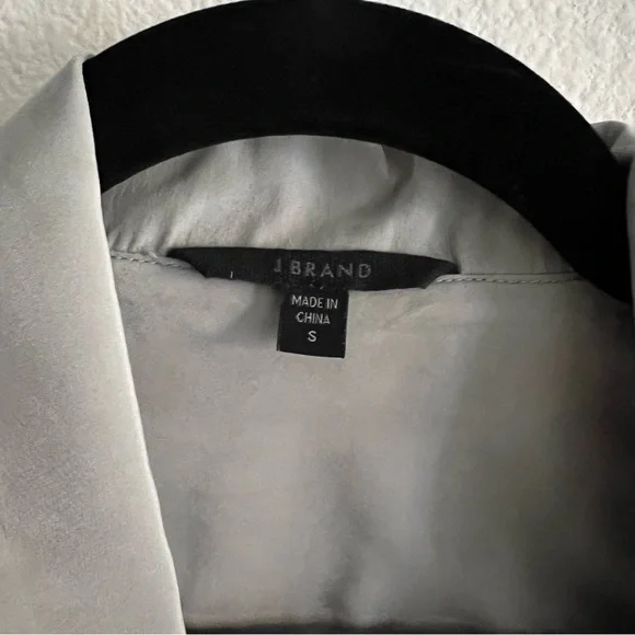 J Brand 100% Silk Wrap Blouse Gray Long Sleeve Size Small - Picture 8 of 9